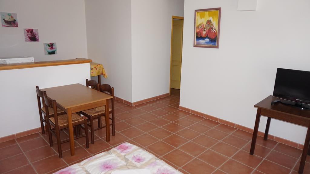 Appartements " Le Clos De La Cerisaie" Castillon-du-Gard Exterior photo
