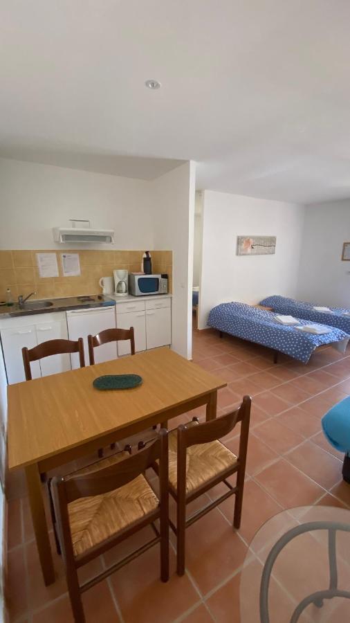 Appartements " Le Clos De La Cerisaie" Castillon-du-Gard Exterior photo